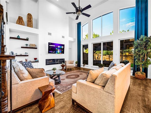 Primary Photo - 2117 White Rock Ln