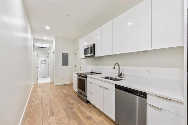 Building Photo - 71 Richmond St