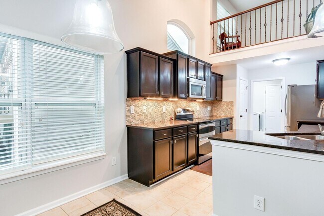 Building Photo - 216 Rockcrest Way