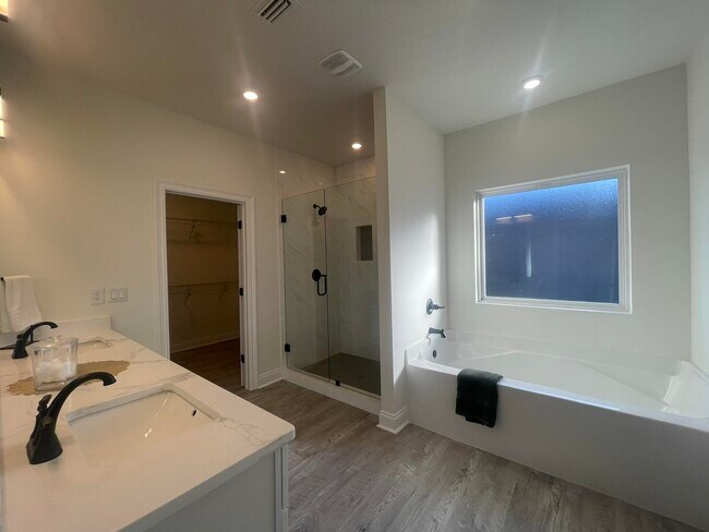 Building Photo - 5448 Jenee Ct