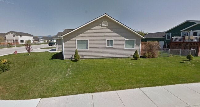 Building Photo - 132 Meadow Dr