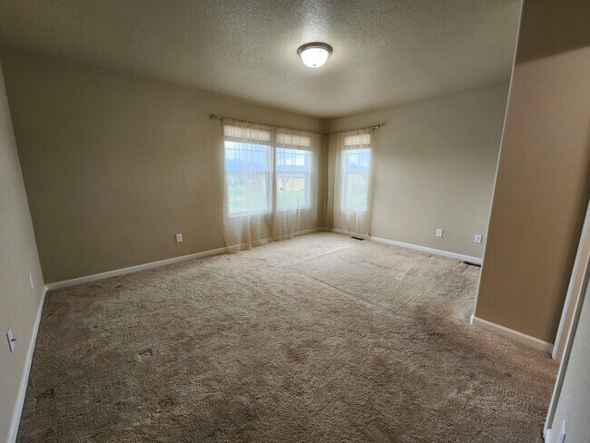 Building Photo - Quiet 2 bed 3 bath home in the 80923 area!!