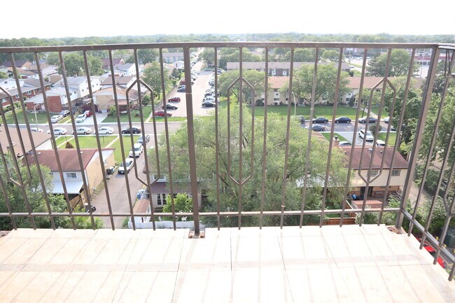 Building Photo - 9009 Golf Rd