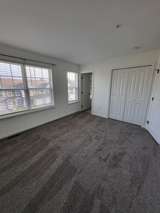 Building Photo - Spacious Modern 3 Bedroom Townhome in Annv...