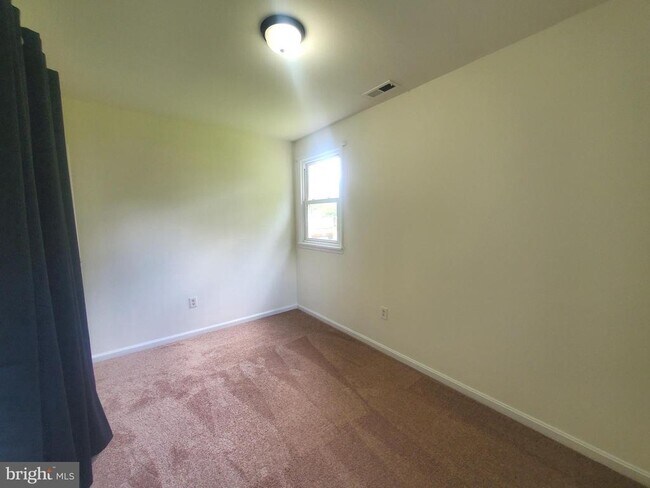 Building Photo - 161 Cooper Rd