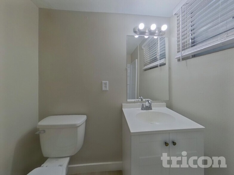 Building Photo - 3134 S Richfield St