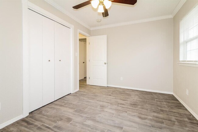 Building Photo - 800 Plaza Dr