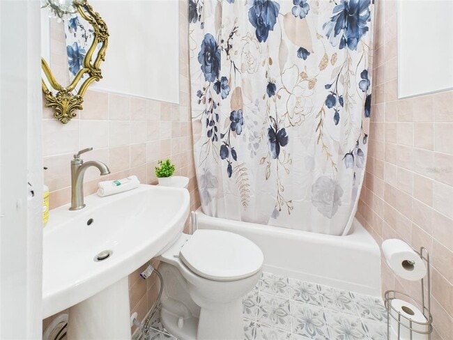 Building Photo - 222 7th St NW