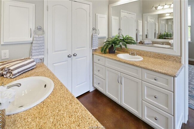 Building Photo - 4289 Hollow Stone Dr