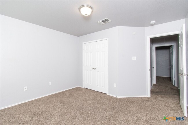 Building Photo - 6601 Clear Brook Dr