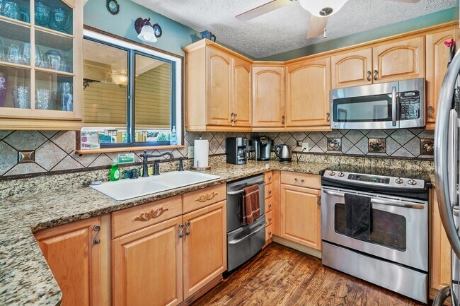 Building Photo - 7221 Flowery Branch Rd