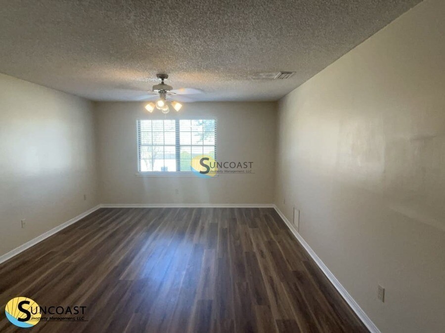 Building Photo - 8702 Bandera Cir S
