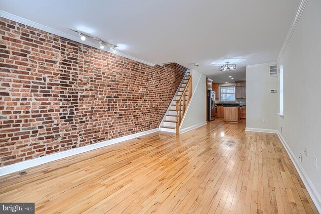 Building Photo - 609 East St