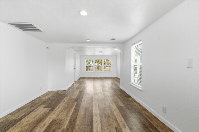 Building Photo - 5515 Avenue R