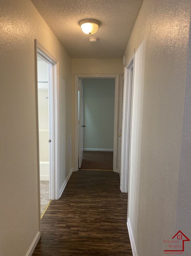 Building Photo - 430 Oriole Dr