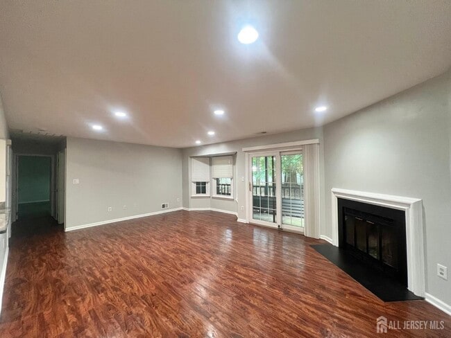 Building Photo - 507 Woodhaven Dr