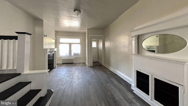 Primary Photo - 5330 Race St