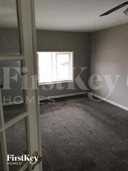 Building Photo - 711 N Evanslawn Ave