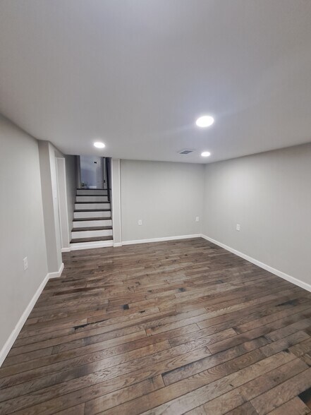 Building Photo - 223 Columbia Dr