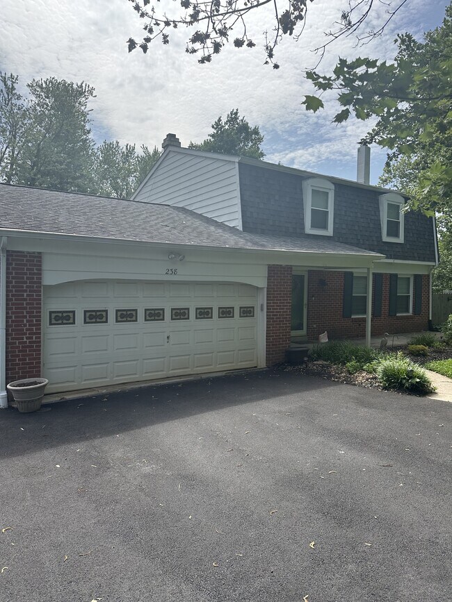 Building Photo - 238 Pond Dr