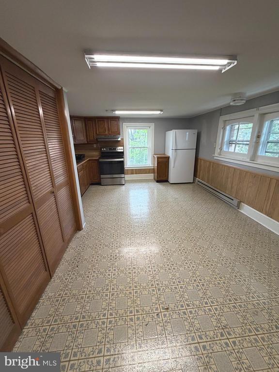 Building Photo - 300 S Cedar Ln