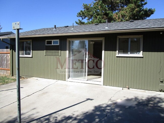 Building Photo - Cute little 3 bedroom home