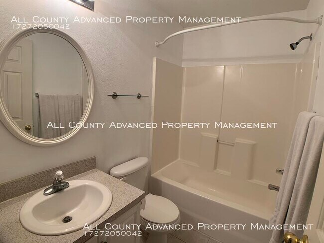 Building Photo - Waterford townhome for rent many amenities