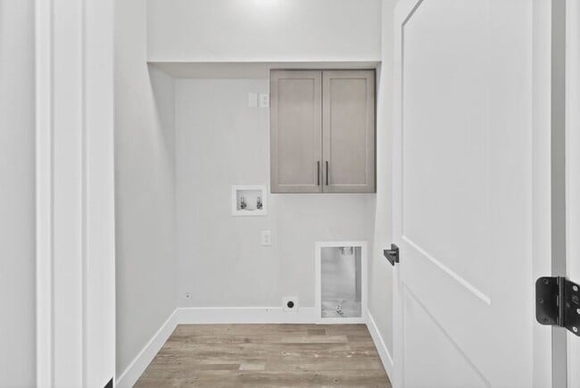 Building Photo - Stylish & Move-In Ready Homes in the Desir...