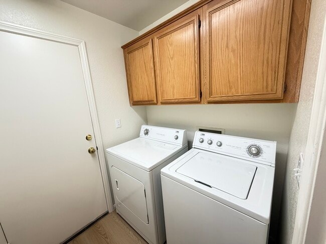 Building Photo - Carry Over Showing: This property has been shown before and will be rented to the first most qual...