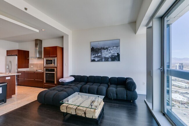 Building Photo - 4471 Dean Martin Dr