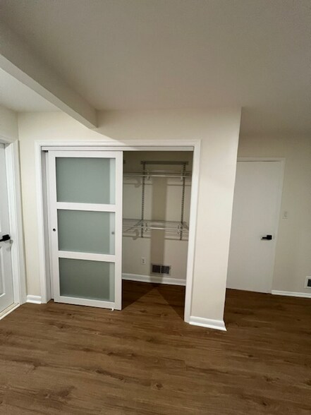 Building Photo - 522 E Indian Spring Dr