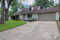 Building Photo - 2410 Valley Dr