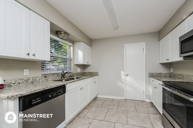 Building Photo - 118 Dahlia Dr