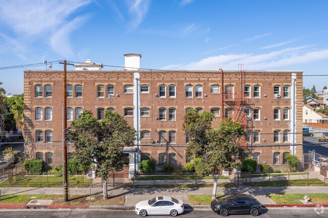 4125 S Figueroa St Los Angeles, CA 90037 - Figueroa Arms