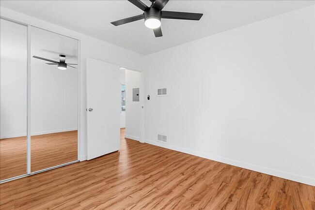 Building Photo - 6110 Cahuenga Blvd