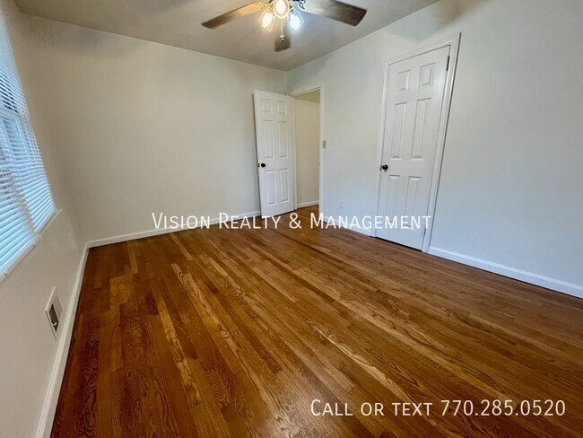 Building Photo - 6328 Oakview Ln