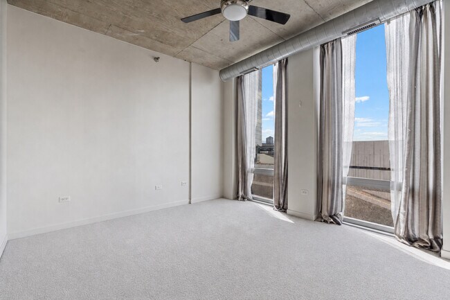 Building Photo - 700 N Larrabee St
