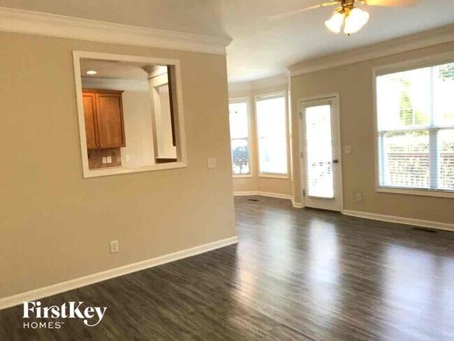 Building Photo - 1988 Sinclair Trce