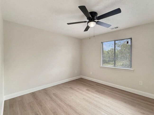 Building Photo - 4152 Bell Rd