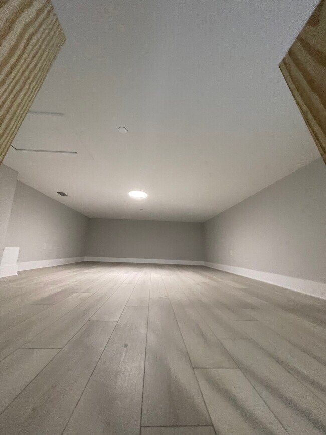 Building Photo - 51 Yacht Club Dr NE