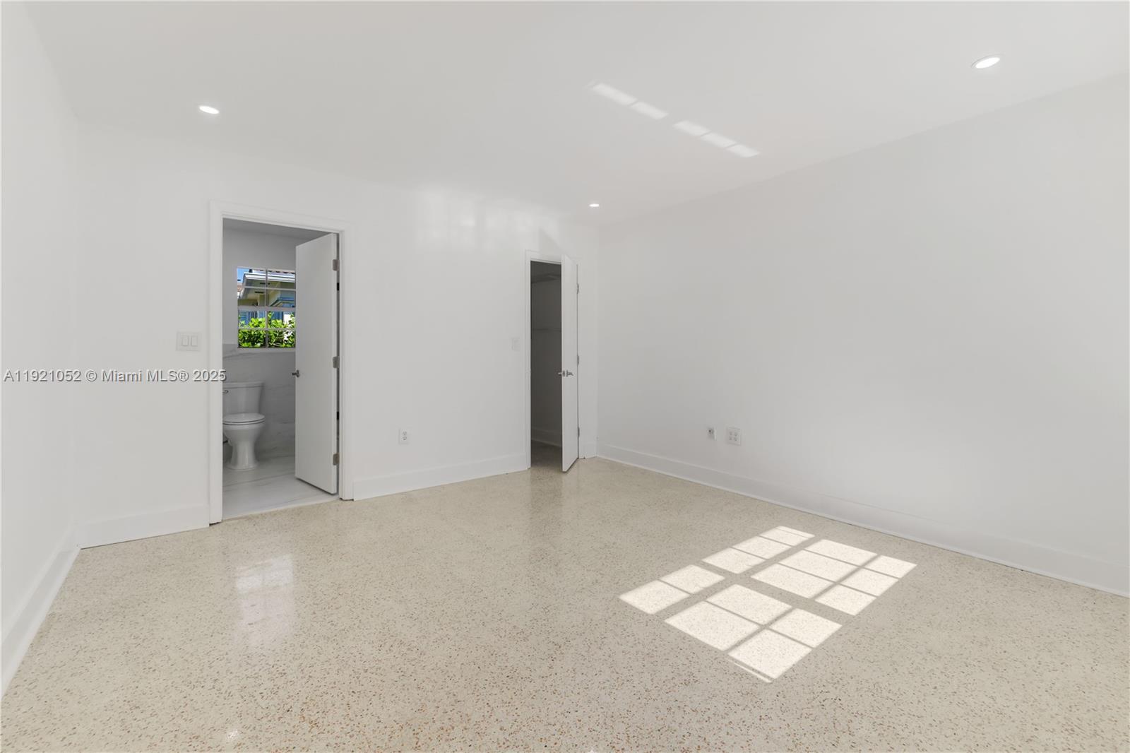 Building Photo - 725 91st St