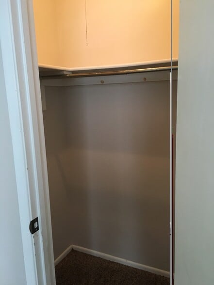 Closet - 207 Wisconsin St