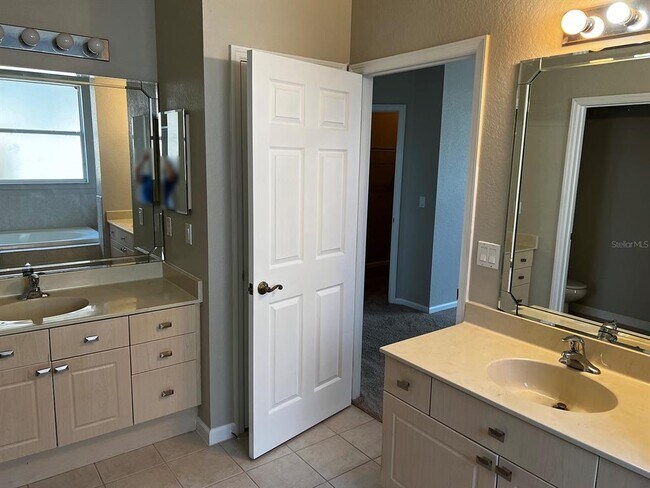 Building Photo - 2706 Bartlet Dr
