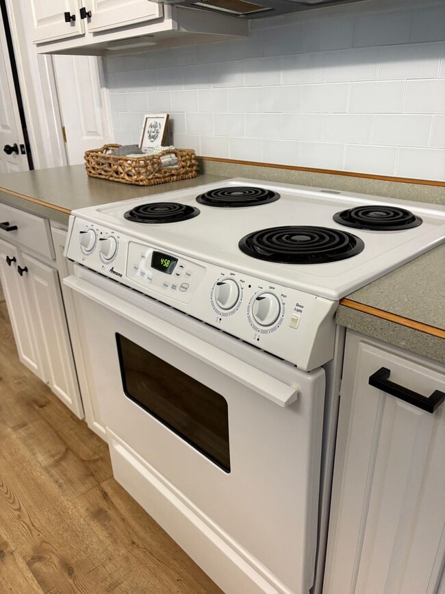 Building Photo - 2 Bedroom 2 Bath (+Bonus Bedoom) in Kill D...