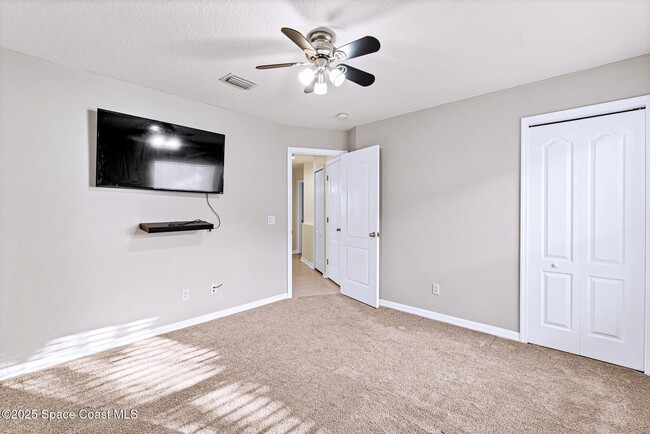 Building Photo - 960 Villa Dr