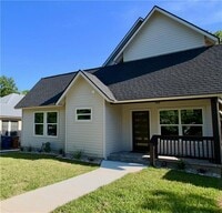 Building Photo - 705 Harris Ave