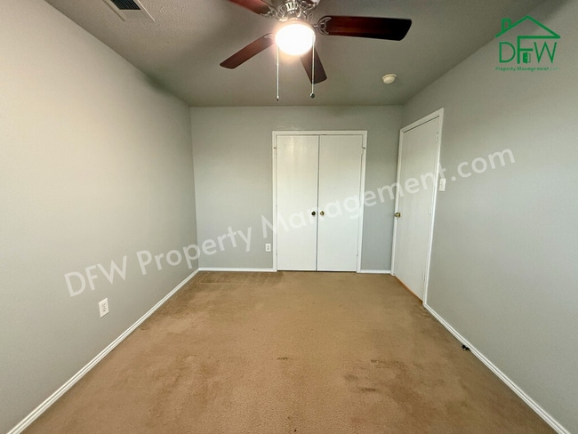 Building Photo - Spacious 3-Bedroom Corner Lot Home with Large Backyard in Arlington, TX