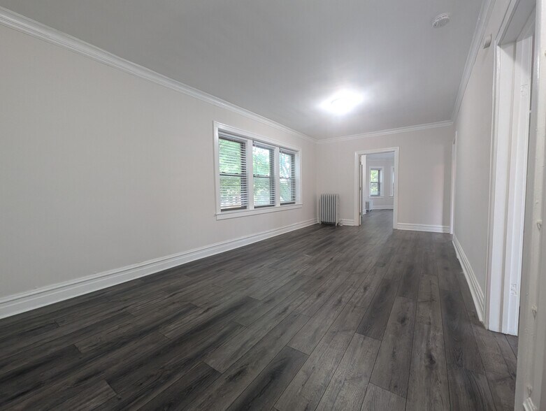 Building Photo - 5820 W Berteau Ave