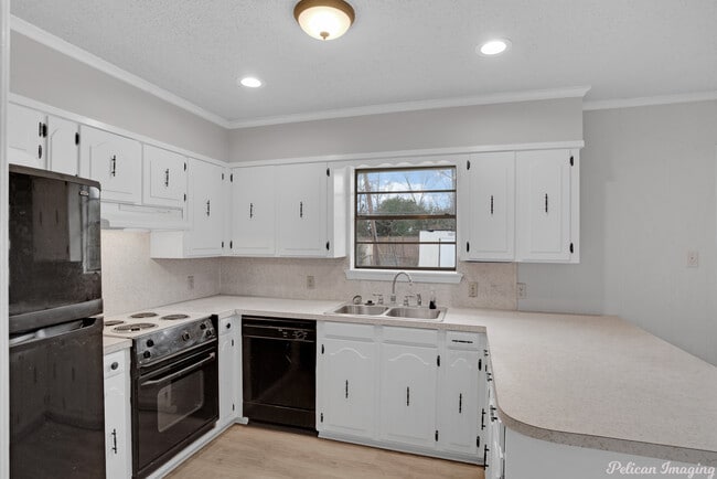 Building Photo - 11122 Parkside Dr