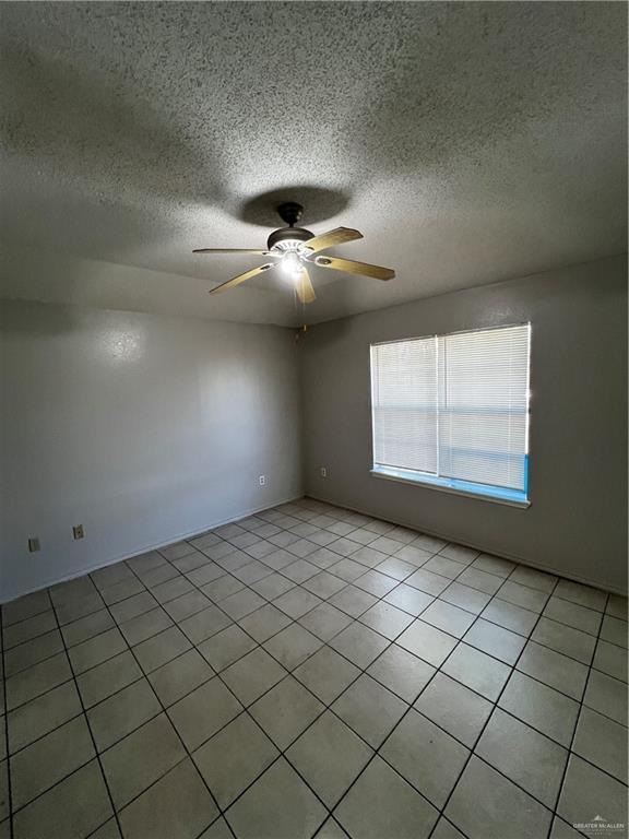 Building Photo - 20 Capri St